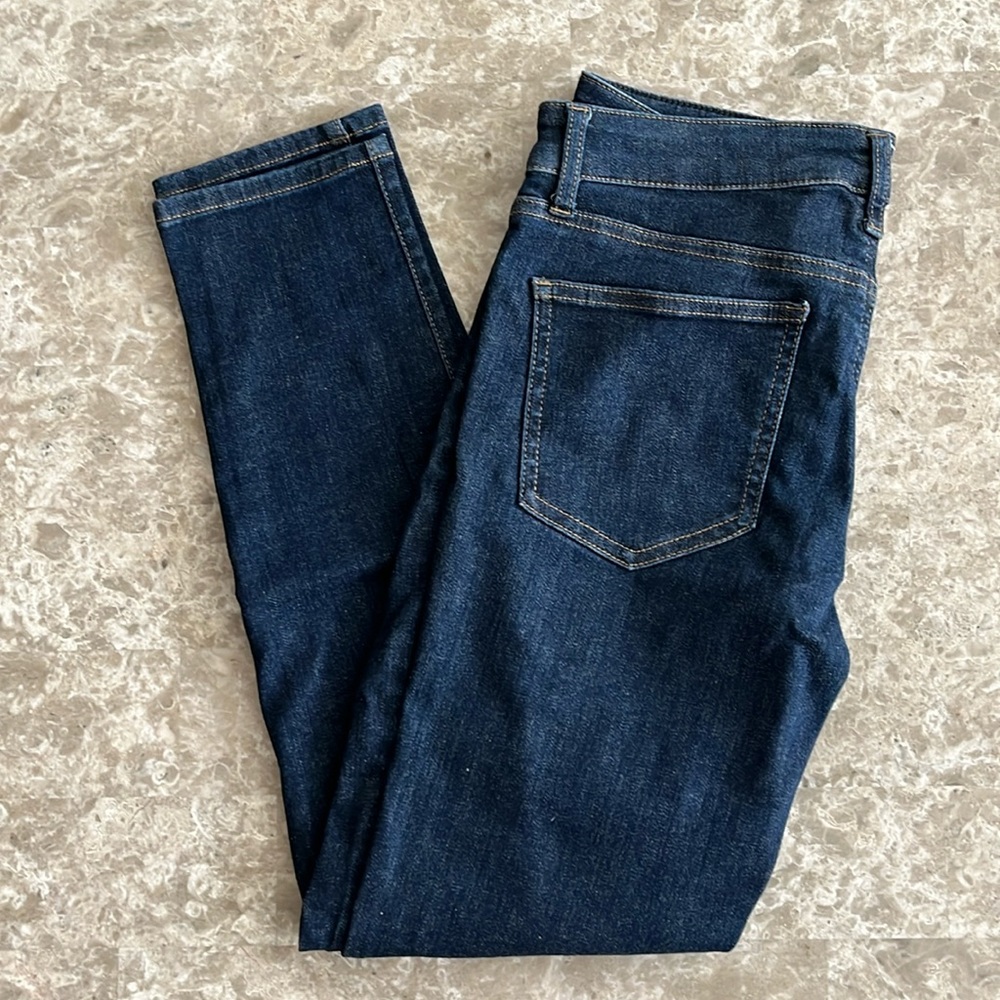 Uniqlo tapered skinny jeans mid rise size 26